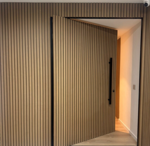 Puertas de aluminio y PVC con acabados modernos, resistentes y de alta eficiencia energética.